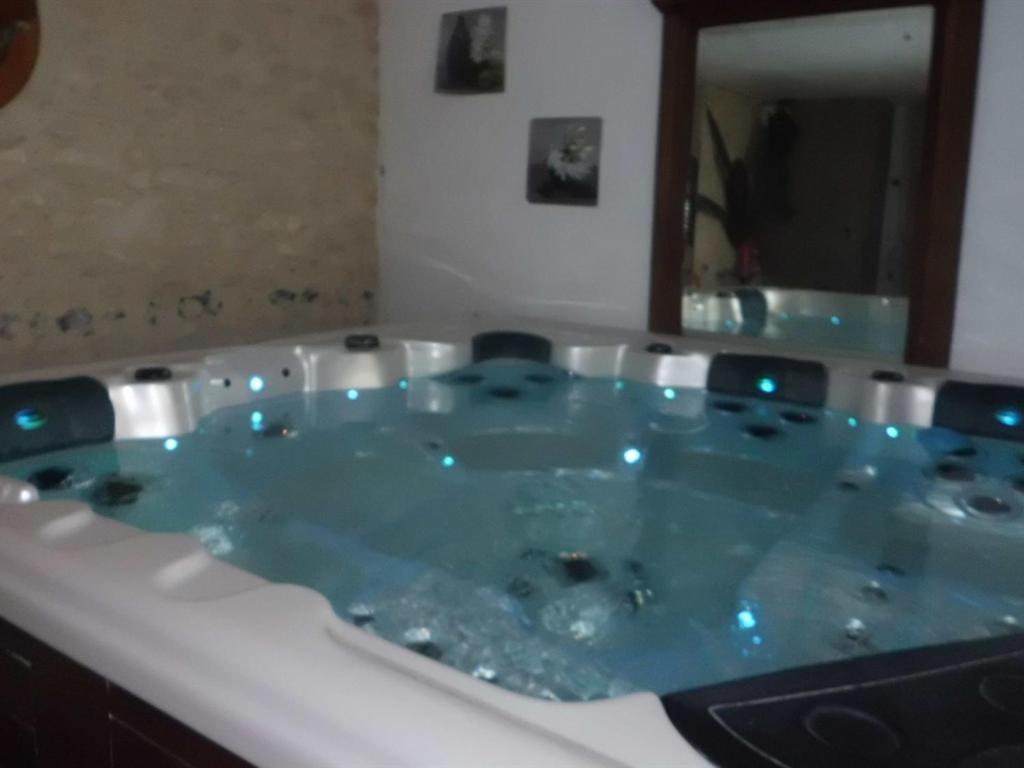 Le Clos Saint Paul Hotell Tourny Eksteriør bilde